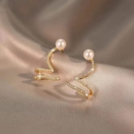Curl Pearl Cuff